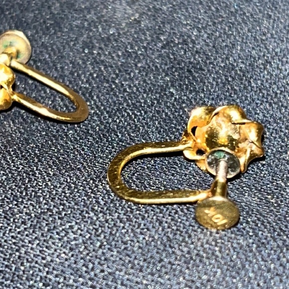 VINTAGE 10K PEARL SCREW BACK EARRINGS - Picture 3 of 5